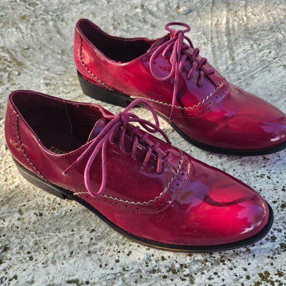 Twiggy London Women Shoes Red Faux patent Leather Upper Lace Up Sneaker Size 8M - Picture 3 of 11